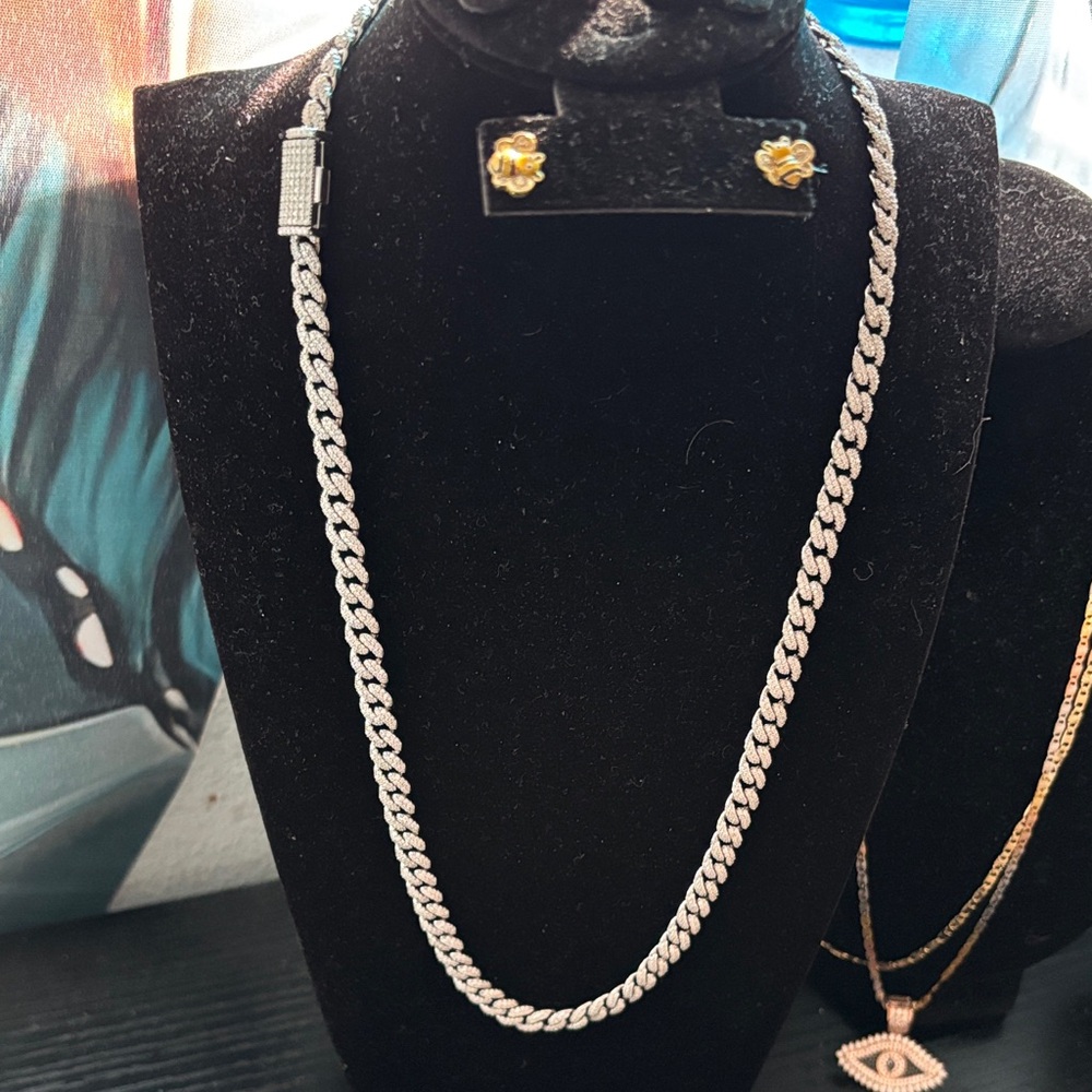 Miami Cuban chain 22 inches with genuine mossianite in 925 sterling silver